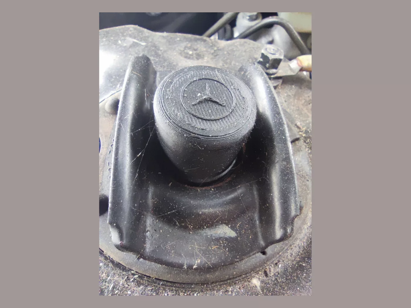 №133 Колпачок болта амортизатора Mercedes W203
