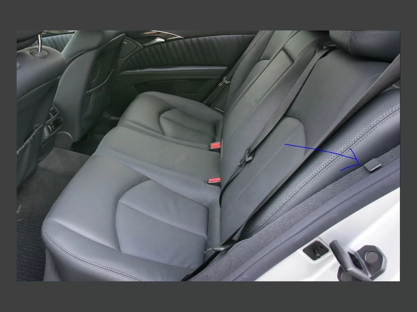 №137 Фиксатор заднего ремня безопасности Mercedes W211 Estate