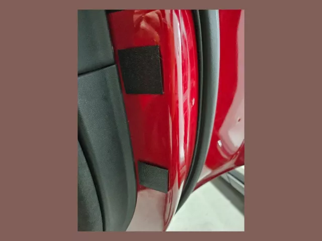 №81 Накладка уплотнителя дверной рамки Tesla Model Y