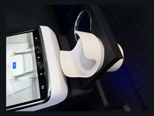 №185 Держатель бутылки Tesla Model X