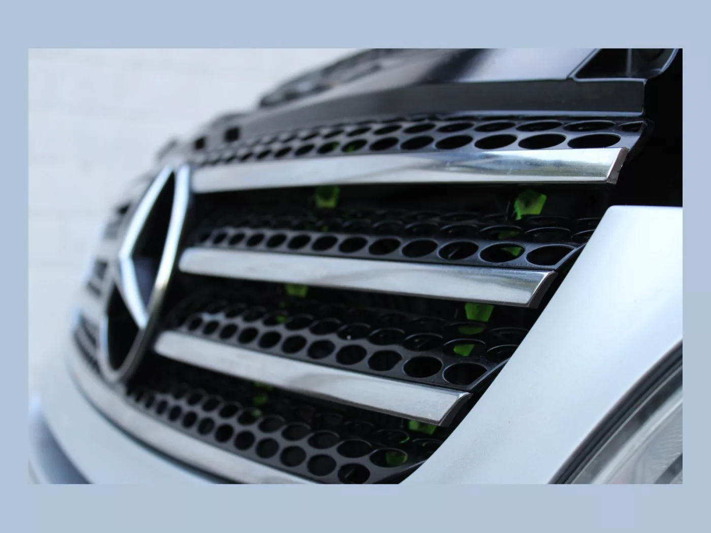 №130 Фиксатор решётки радиатора Mercedes Vito W639