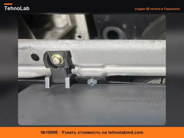 №10006 Петля бардачка Mitsubishi Colt / Lancer