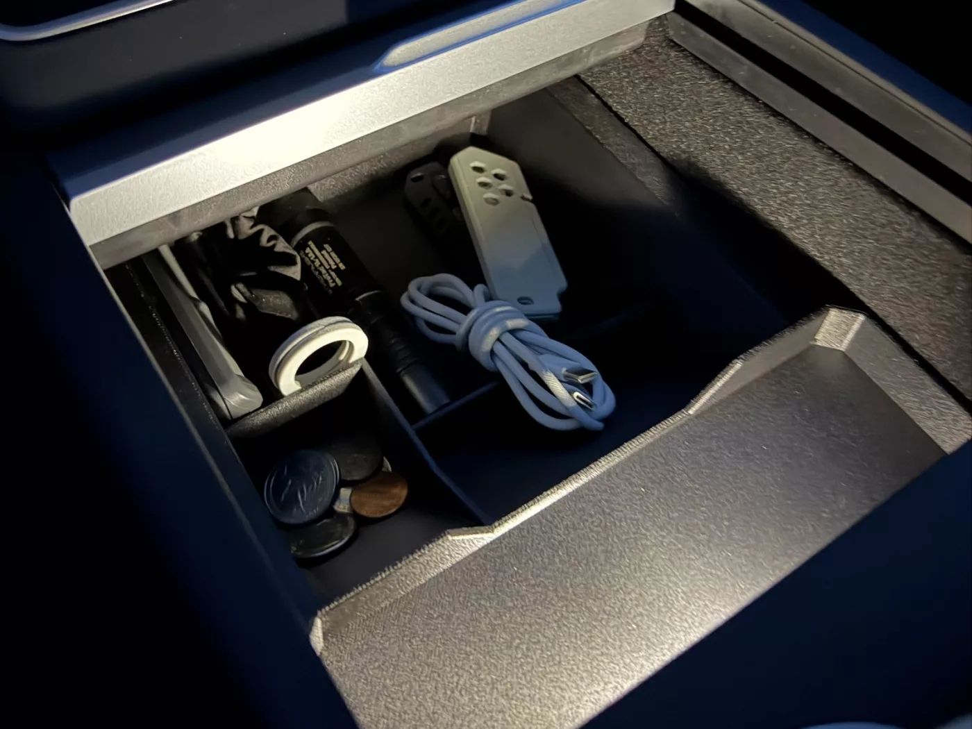 №238 Подстаканник для консоли Tesla Model Y/3 Juniper с держателем для очков