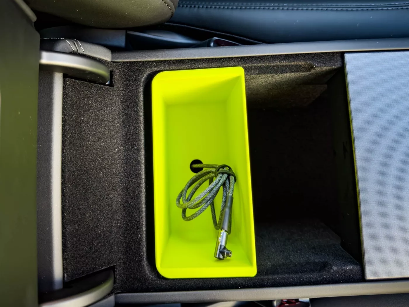 №244 Подстаканник для подлокотника Tesla Model Y/3 (Juniper/Highland)