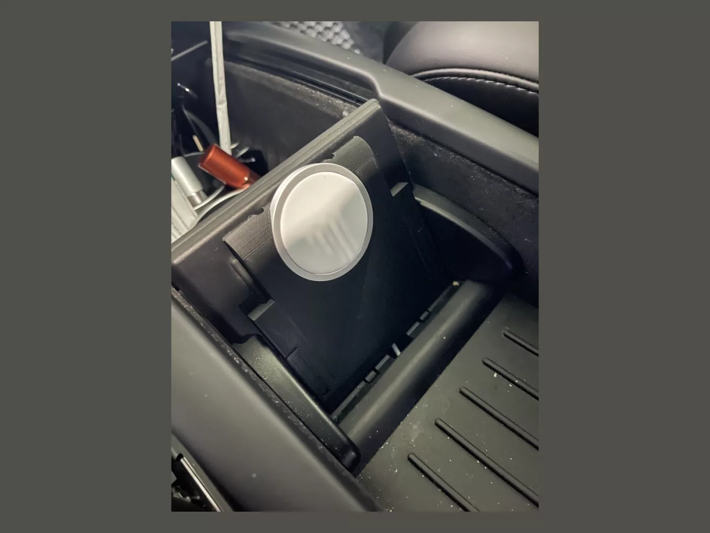№28 Док-станция MagSafe Tesla Model S / X