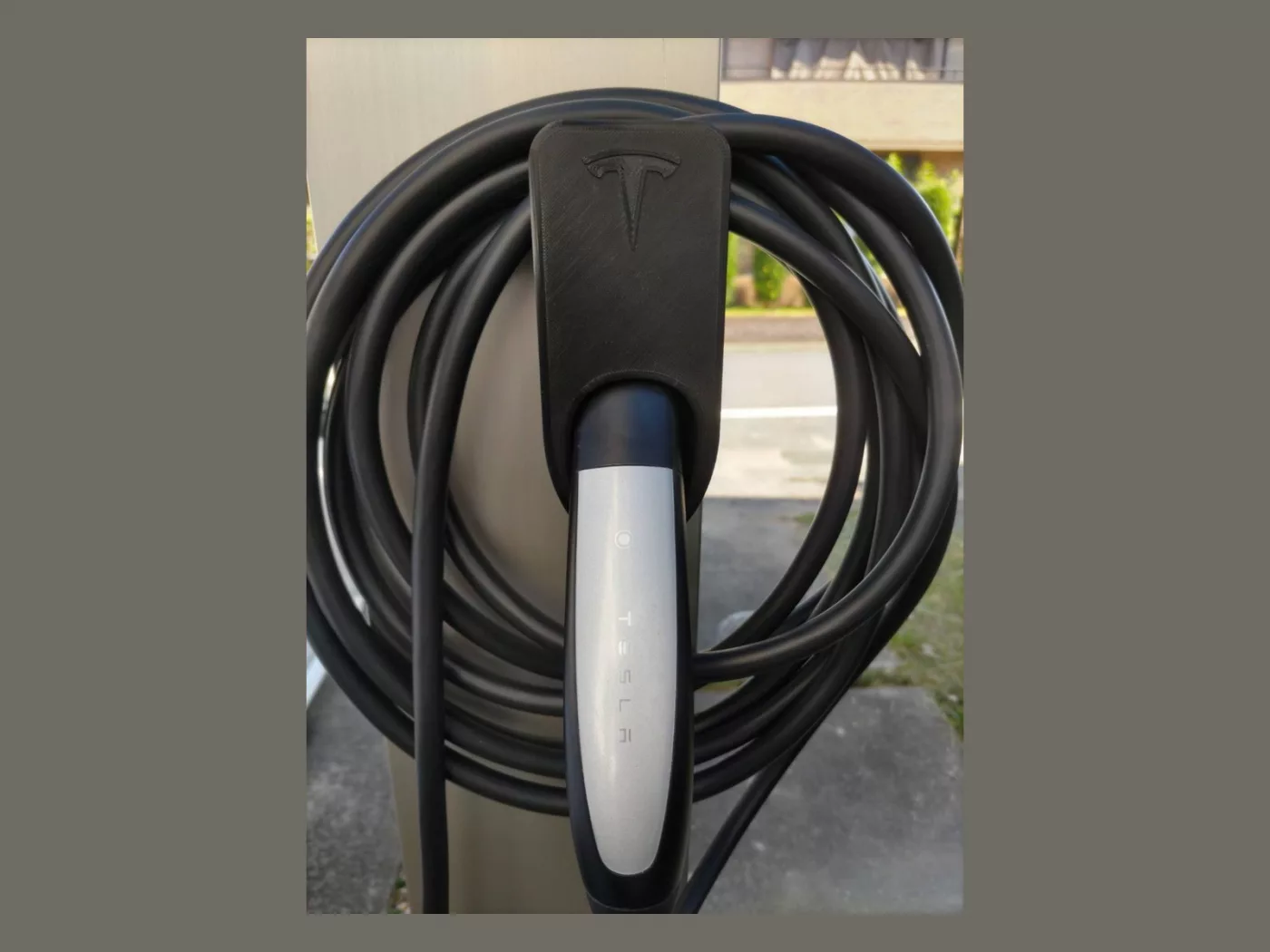 №224 Держатель мобильного коннектора Tesla