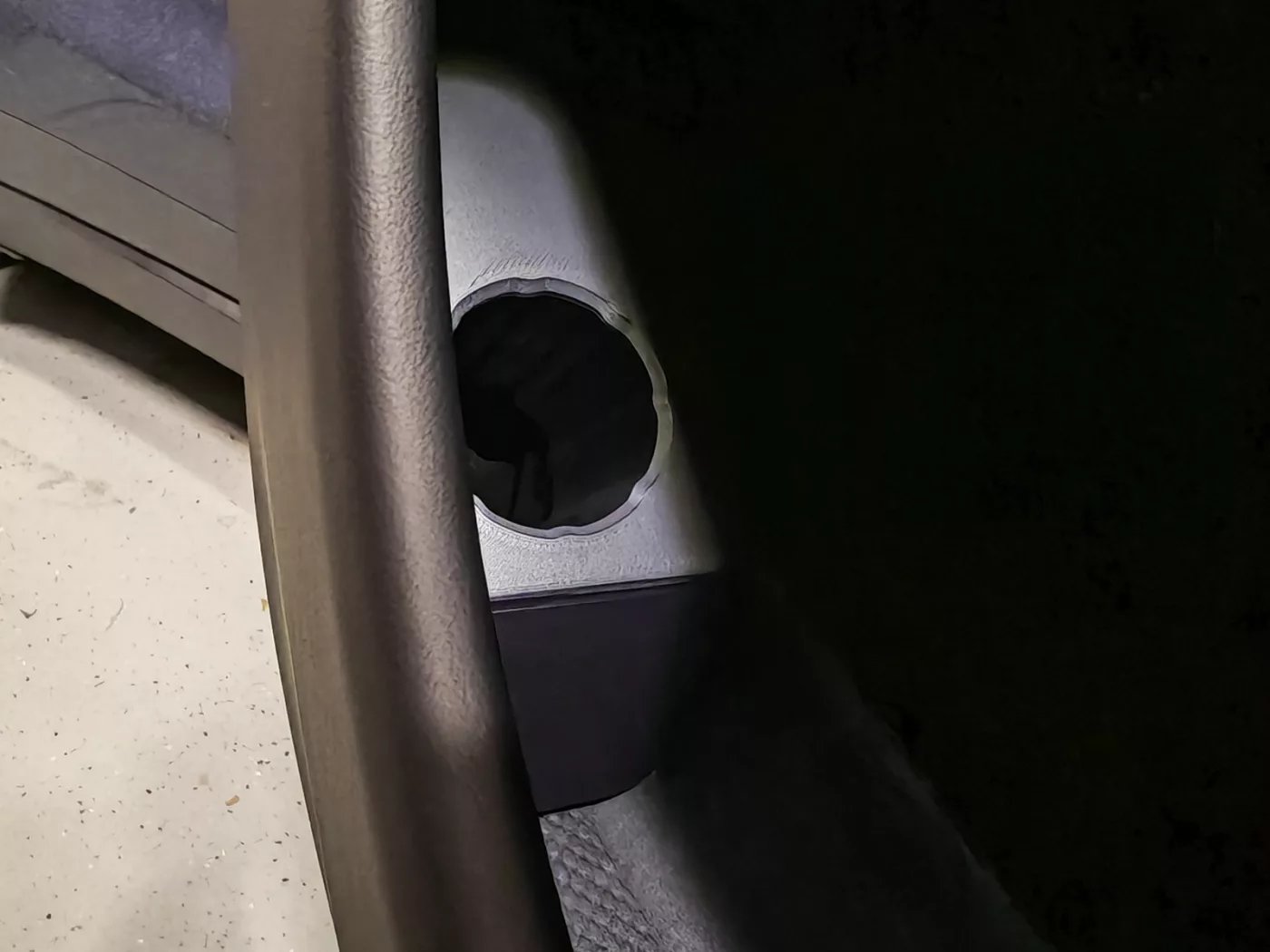 №243 Хранилище J1772 для кармана двери Tesla Model Y Juniper