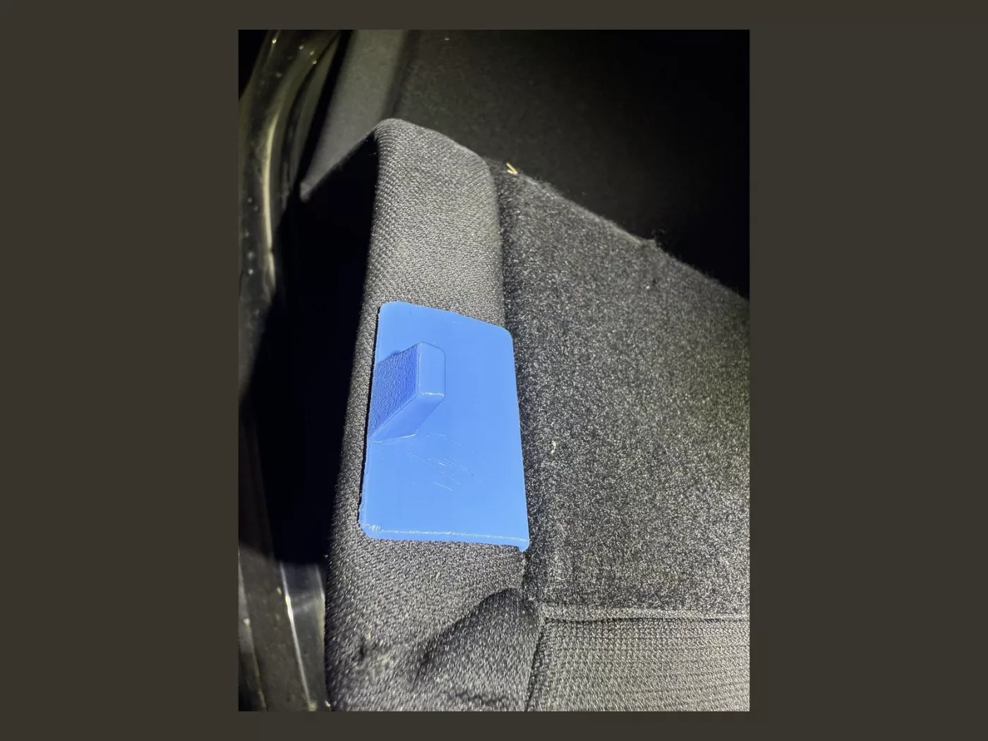 №64 Ремонтный зажим полки багажника Tesla Model Y (левый и правый)