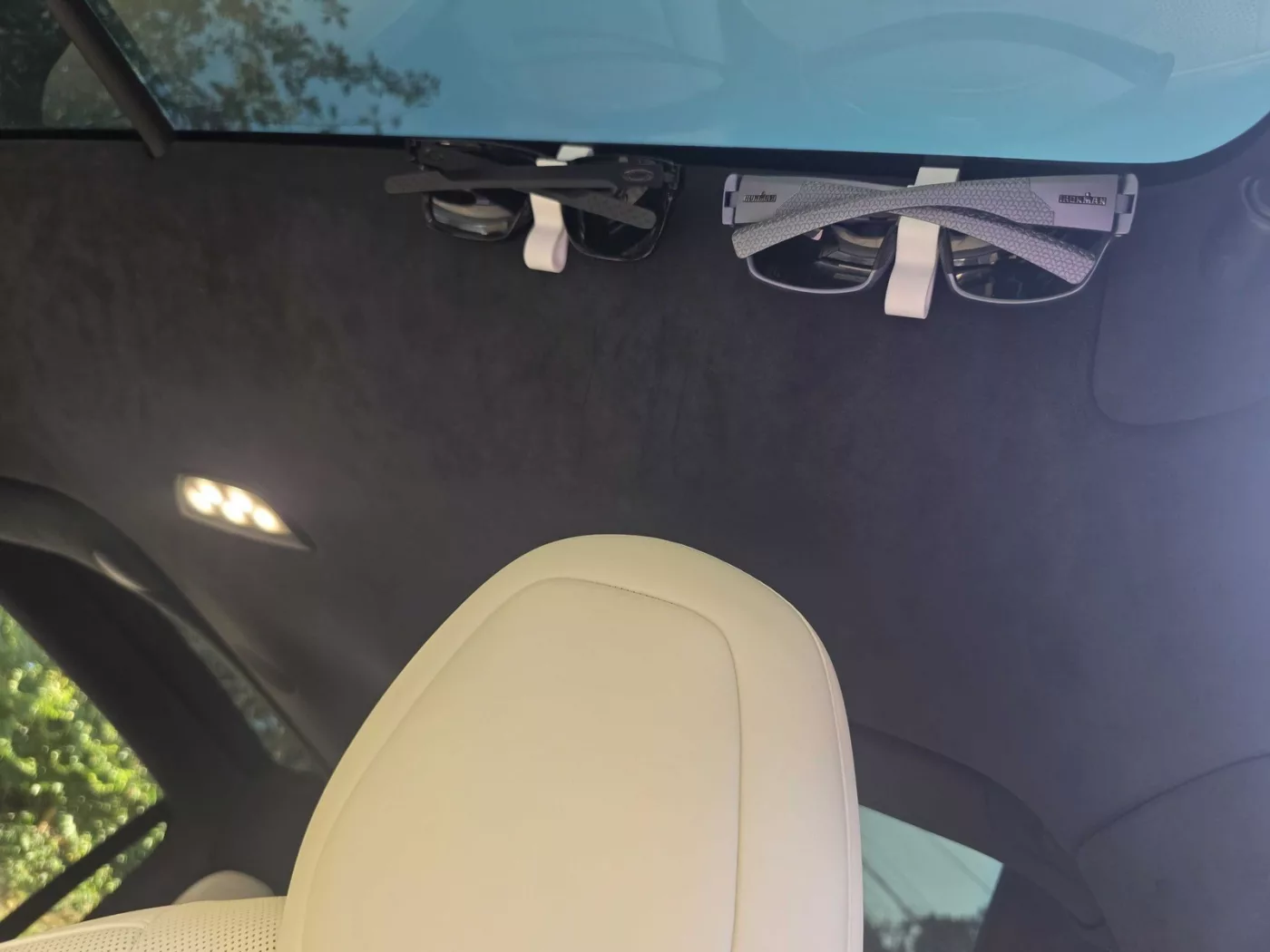 №250 Подставка для очков на потолок Tesla Model X