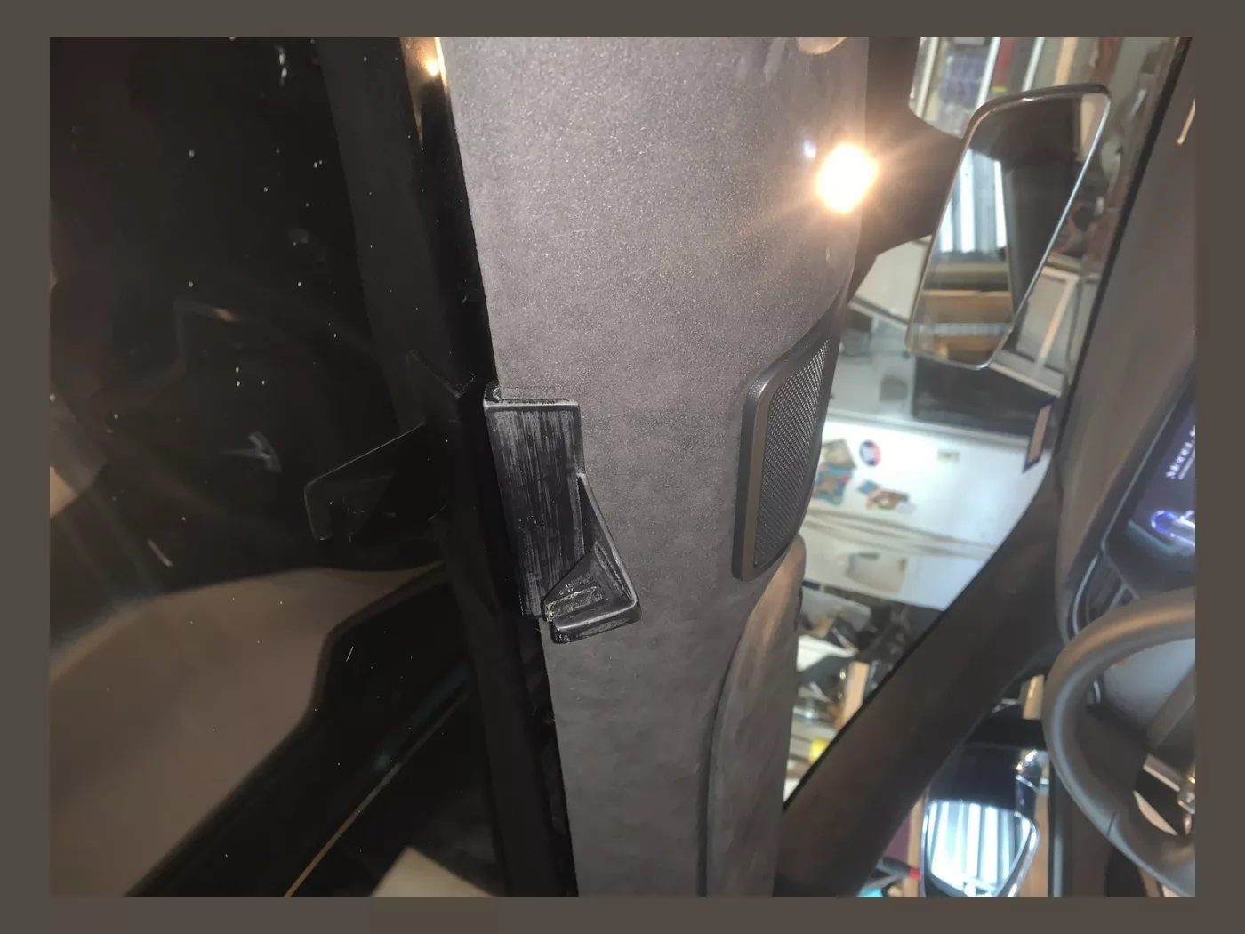 №27 Держатель солнцезащитных очков Tesla Model S / X