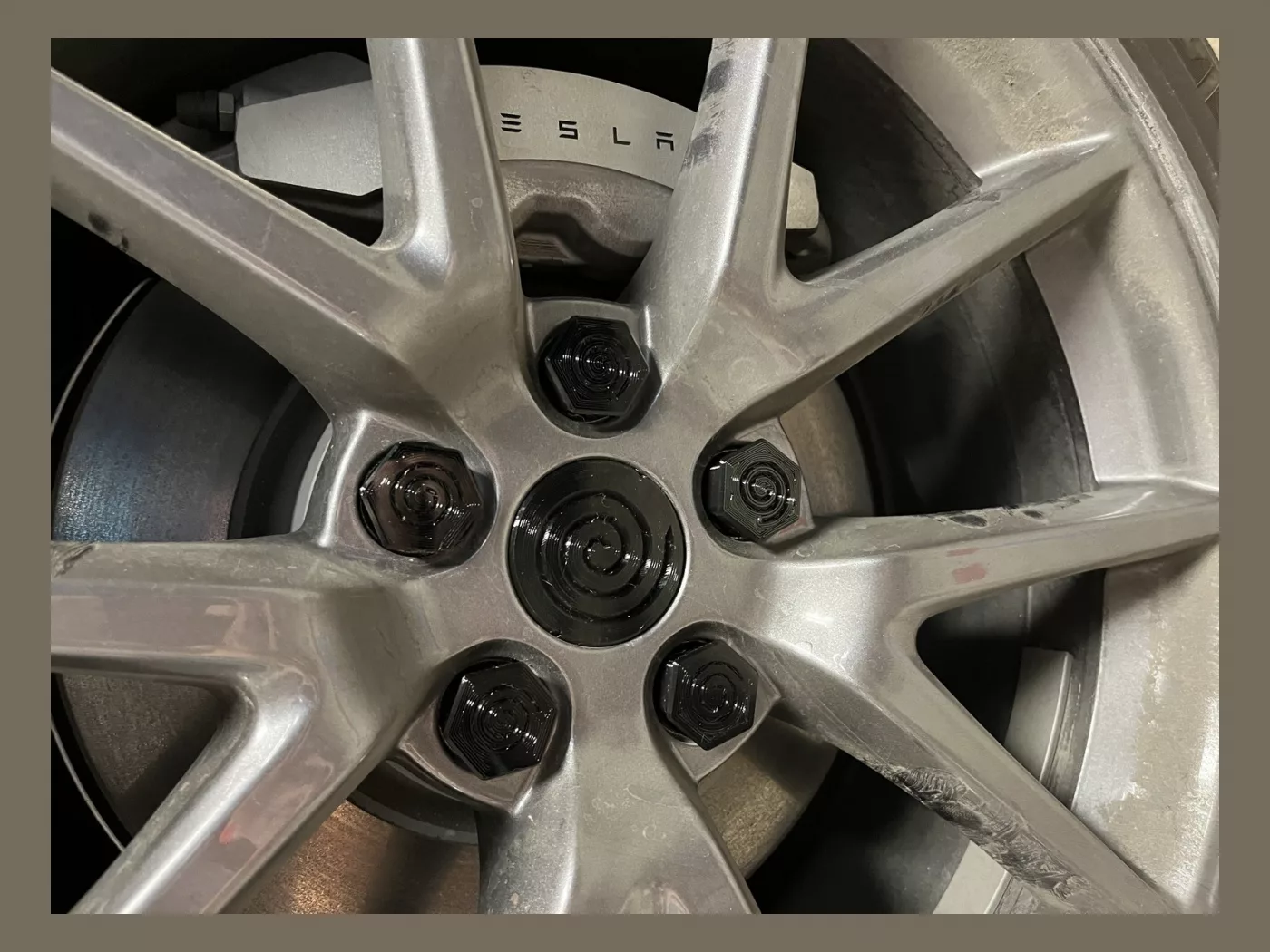 №121 Центральный колпачок диска Tesla Model 3 Aero