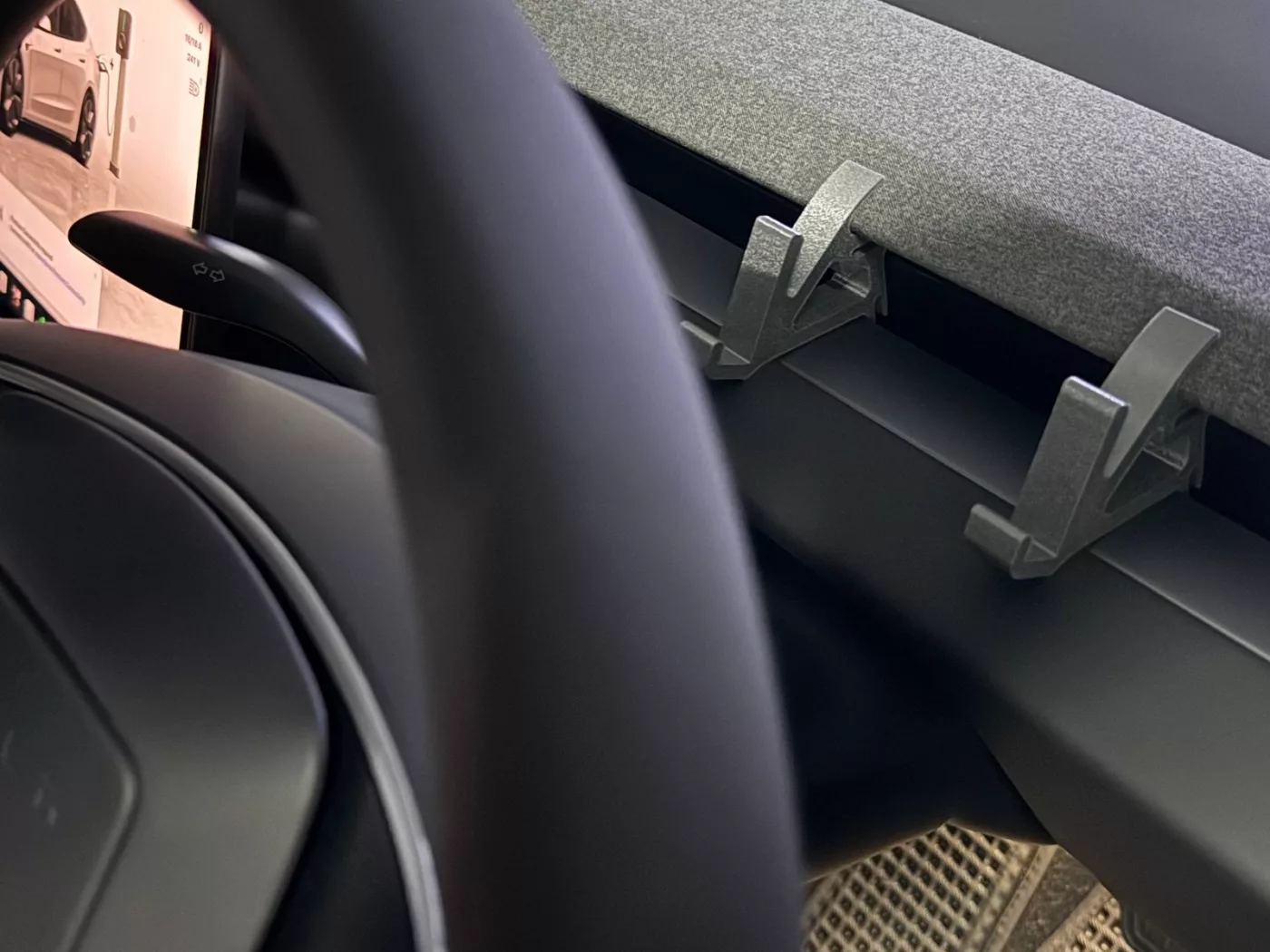 №255 Подставка для iPhone в Tesla Model 3 Highland